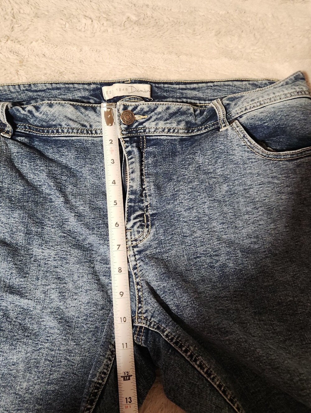 Cato Womens Sz 18W Curvy Denim Jean Shorts Raw Hem  Acid Wash Long Jorts Bermuda - Picture 4 of 11